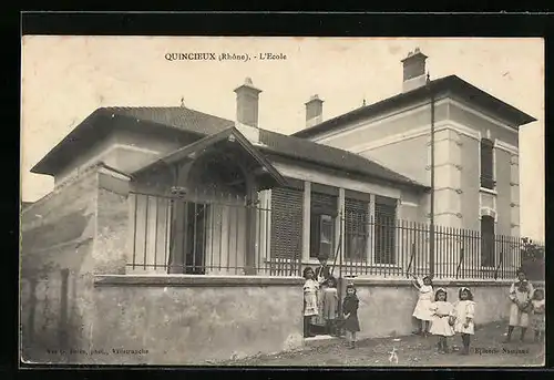 AK Quincieux, L`Ecole