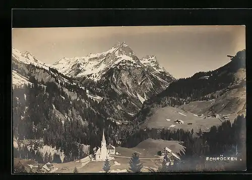 AK Schröcken, Ortspartie mit Kirche aus weiter Ferne