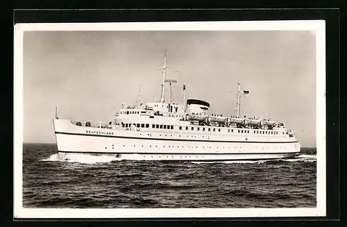 AK Bundesbahn-Hochsee-Fährschiff Deutschland in voller Fahrt