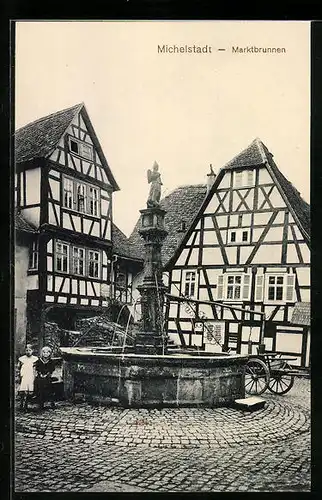 AK Michelstadt, Partie am Marktbrunnen, mit Wagen und zwei Mädchen