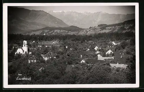 AK Ludesch, Ortsansicht mit Blick auf Bergkette