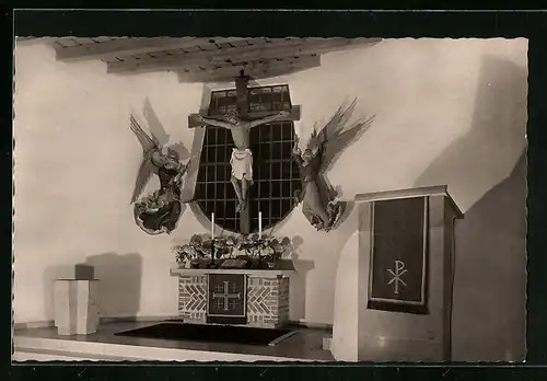 AK Hirschegg /Kl. Walsertal, Evangelische Kreuzkirche, Altar mit Jesuskreuz