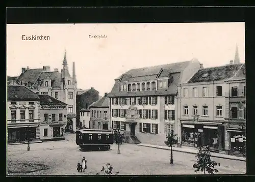 AK Euskirchen, Partie am Marktplatz mit Strassenbahn