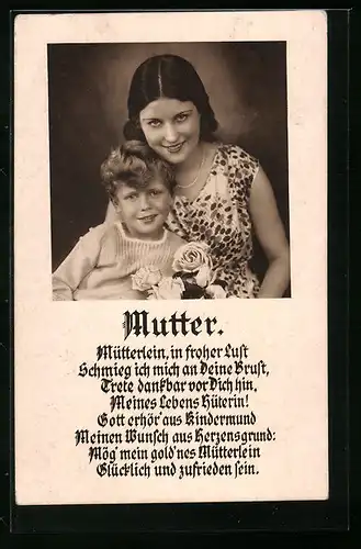 AK Sohn schenkt Mutter Blumen zum Muttertag