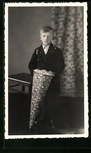 AK Junge mit Zuckertüte zum Schulanfang