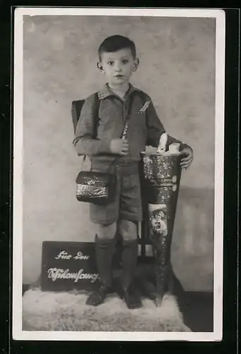 Foto-AK Junge mit Zuckertüte zum Schulanfang