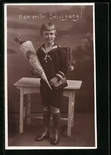 Foto-AK Mädchen im Matrosenanzug mit Zuckertüte zum Schulanfang, 12. April 1934