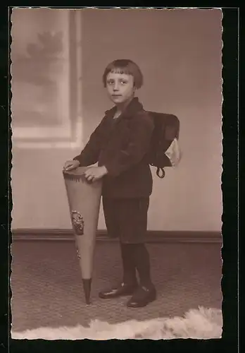 Foto-AK Junge mit Zuckertüte und Ranzen zum Schulanfang