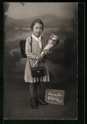Foto-AK Mädchen mit Zuckertüte zum Schulanfang am 7. April 1939