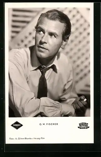 AK Schauspieler O. W. Fischer in Hemd und Krawatte