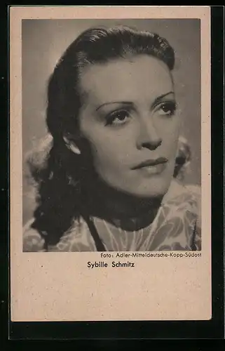 AK Schauspielerin Sybille Schmitz im gemustertem Kleid