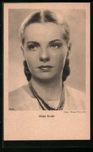 AK Schauspielerin Hilda Krahl mit Perlenkette und ernstem Blick