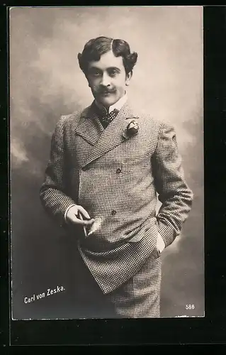 AK Schauspieler Carl von Zeska im elegantem karierten Anzug mit Zigarillo