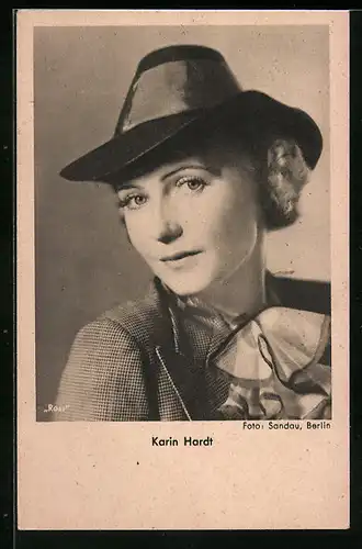 AK Schauspielerin Karin Hardt mit Rüschen und feschem Hut