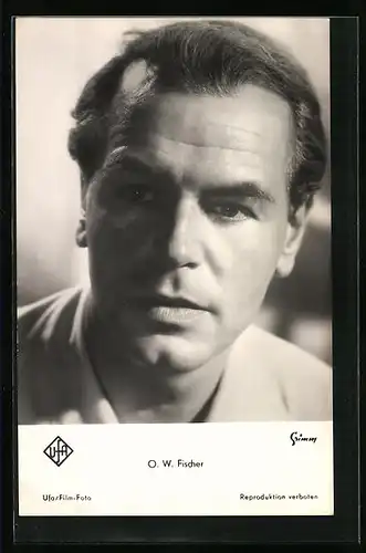 AK Schauspieler O. W. Fischer schaut nachdenklich drein