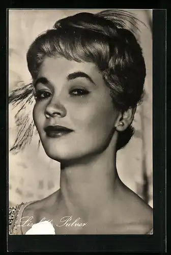 AK Schauspielerin Lieselotte Pulver mit herausforderndem Blick