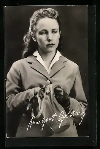 AK Schauspielerin Annegret Golding im Mantel mit Tasche