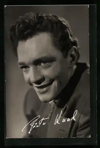 AK Schauspieler Günther Haack mit schüchternem Lächeln