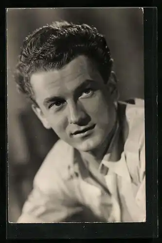 AK Schauspieler Hans-Rüdiger Renn mit smartem Lächeln