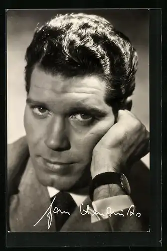 AK Schauspieler Jan Hendrika mit auf die Hand gestütztem Kopf