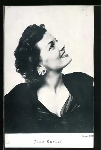 AK Schauspielerin Jane Russel mit edlem Kleid und Ohrringen