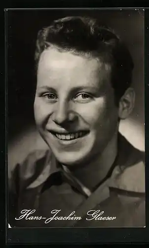 AK Schauspieler Hans - Joachim Glaeser mit breitem Grinsen und schelmischen Blick