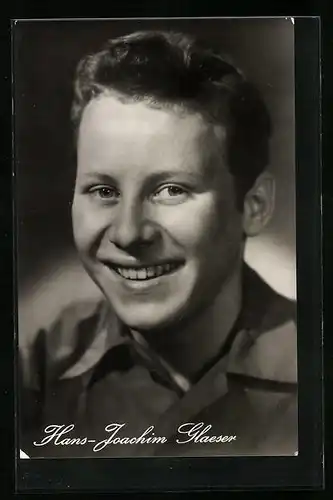AK Schauspieler Hans - Joachim Glaeser mit breitem Grinsen und schelmischen Blick
