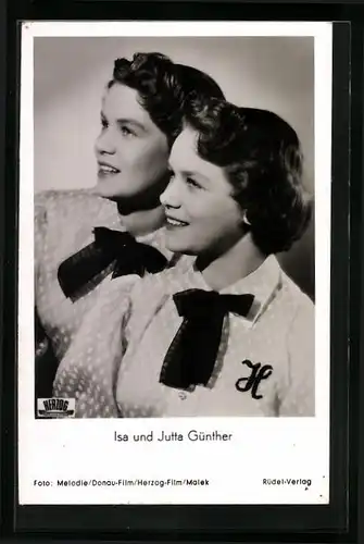 AK Schauspielerinnen Isa und Jutta Günther im Zwillingslook