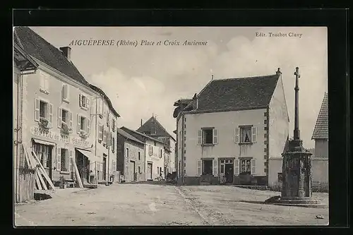 AK Aigueperse, Place et Croix Ancienne, Hotel du Midi Charnay
