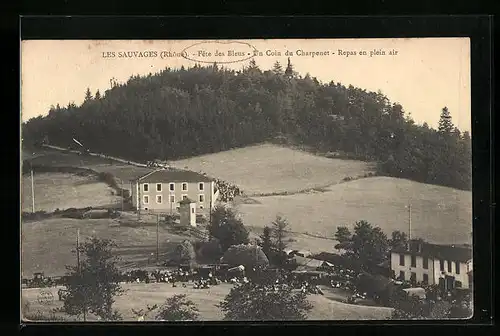 AK Les Sauvages, fête des bleus, un coin du Charpenet, repas en plein air