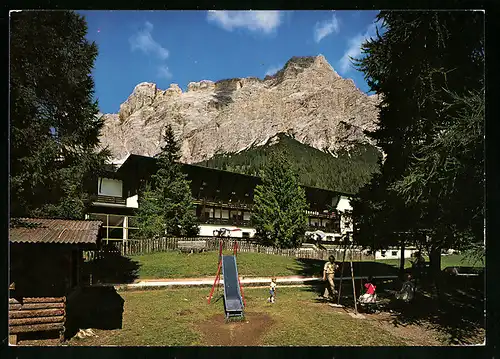 AK San Cassiano, Hotel Armentarola - Gartenansicht vom Spielplatz aus