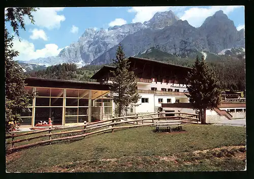 AK San Cassiano, Hotel Armentarola mit Blick auf Hallenbad