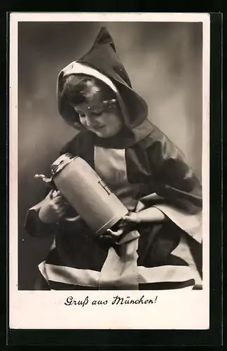 AK München, Münchner Kindl mit einem Bierkrug
