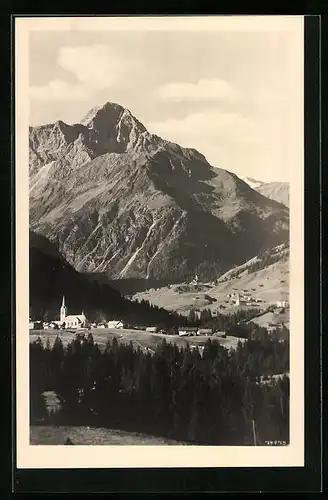 AK Riezlern, Panorama mit Gebirgswand