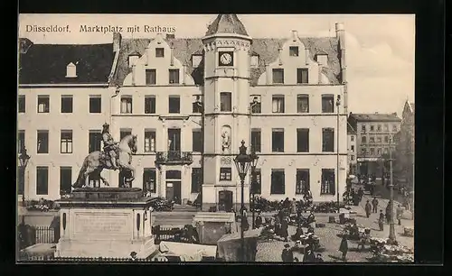 AK Düsseldorf, Marktplatz mit Ständen und Rathaus