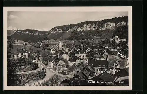 AK Feldkirch, Ortsansicht mit Strasse und Brücke aus der Vogelschau