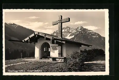 AK Hirschegg, Kriegerdenkmal mit Bergblick