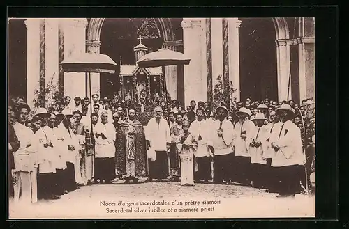 AK Noces d`argent sacerdotalesd`un prêtre siamois, Missionare in der Kirche