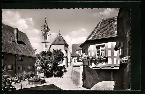 AK Pfullendorf /Baden, Strassenpartie mit Kirche und Brunnen
