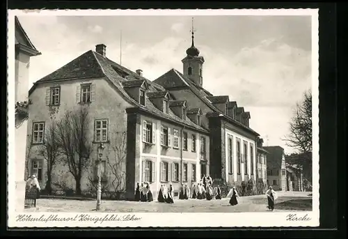 AK Königsfeld i. Schwarzwald, Geistliche vor der Kirche