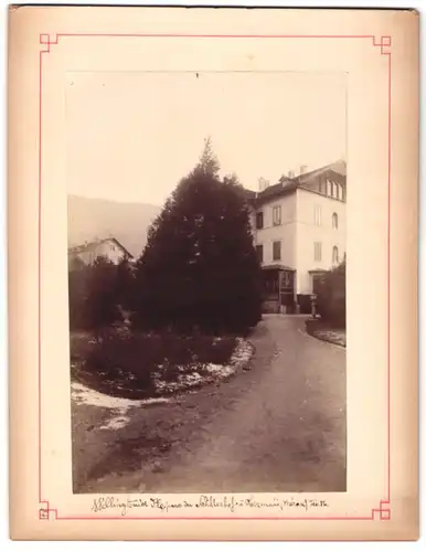 Fotografie unbekannter Fotograf, Ansicht Obermais, Blick auf die Villa  Schillerhof  von Oskar von Redwitz. 1886
