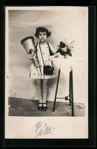 Foto-AK Mädchen mit Zuckertüte zum Schulanfang 1929