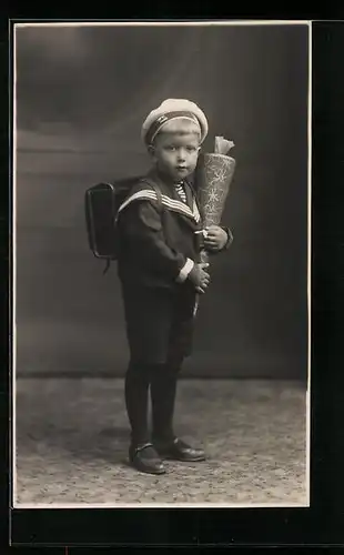 Foto-AK Junge mit Zuckertüte und Matrosenmütze