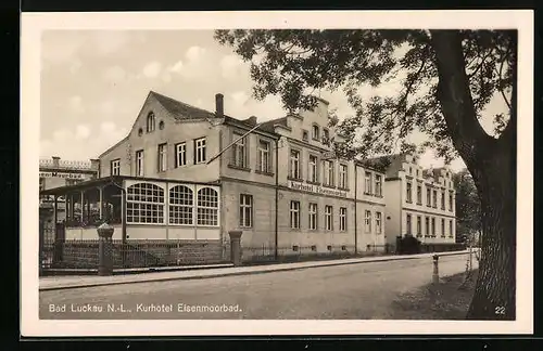 AK Bad Luckau /N.-L., Kurhotel Eisenmoorbad mit Veranda und Strasse