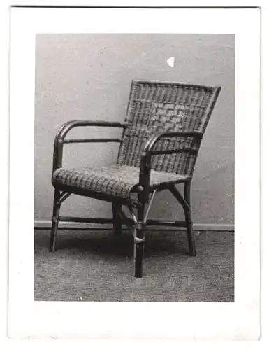 13 Fotografien Korbmöbel, Stühle in verschiedenen Ausführungen, Liegen & Tisch, Möbel, Sitzmöbel