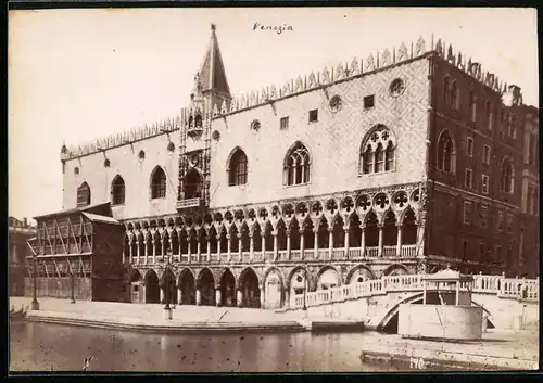 14 Fotografien unbekannter Fotograf, Ansicht Venedig - Venezia, Markusplatz, Dogenpalast, Seufzerbrücke, Arsenal u.a.