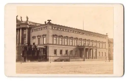 Fotografie unbekannter Fotograf, Ansicht Berlin, Blick auf das Palais Kaiser Wilhelm I., Unter den Linden