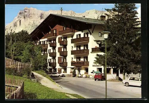 AK La Villa /Val Badia, Hotel Dolomiti mit Strasse