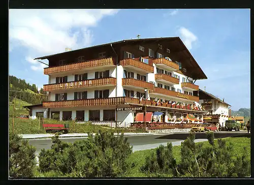AK La Villa /Val Badia, Hotel Ladinia mit Strasse