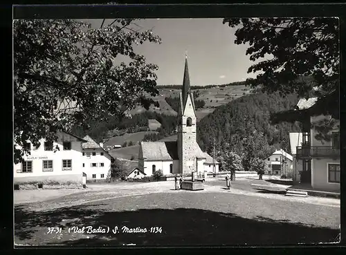 AK S. Martino /Val Badia, Ortspartie mit Kirche